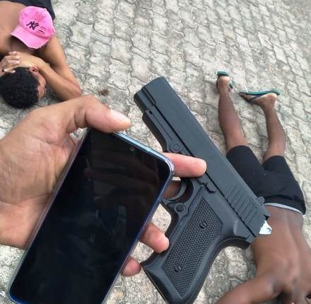 Polícia Militar apreende adolescentes com simulacro de arma de fogo no Bairro Fé em Deus