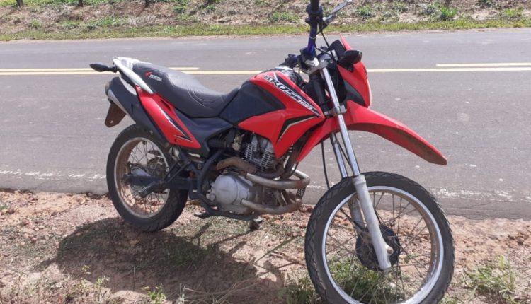 Policiais do 5⁰BPM prendem homem que trafegava em motocicleta roubada