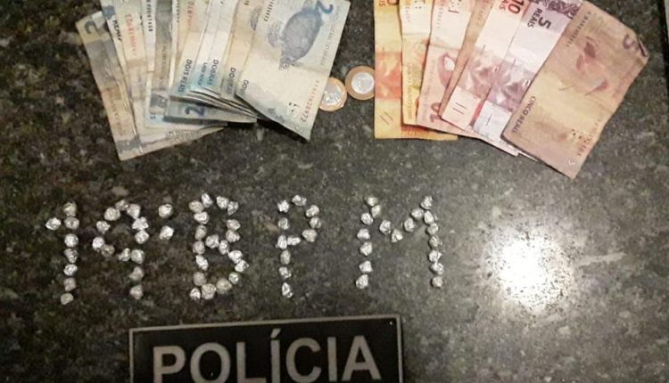 PMMA apreende 70 papelotes de Crack e localiza motocicleta roubada
