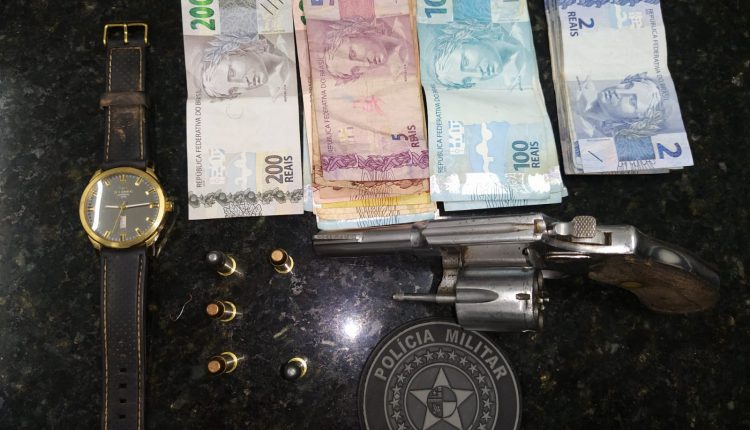 Polícia Militar conduz suspeito por porte ilegal de arma de fogo