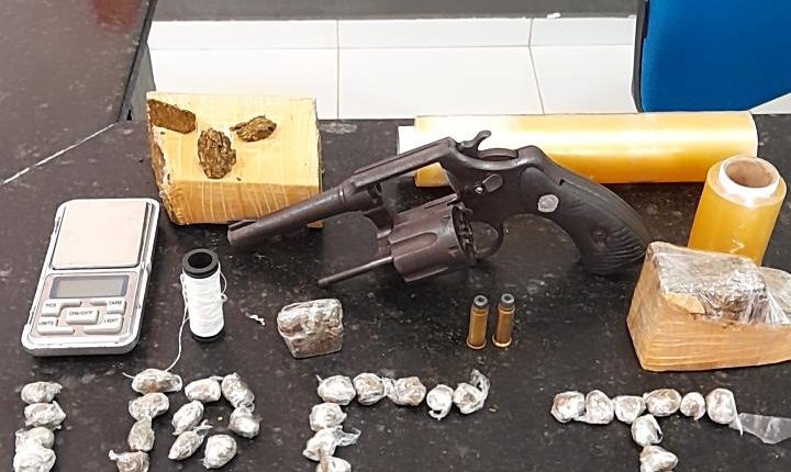 Homem é preso com drogas e arma de fogo por policiais da 4ª Companhia na Cidade Olímpica