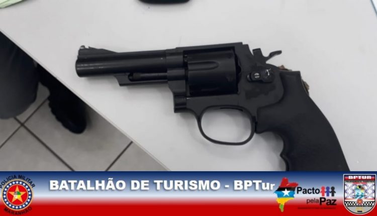 Policiais Militares do Batalhão de Turismo apreendem simulacro de arma de fogo no Centro de São Luís