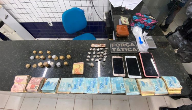 PMs do 36º BPM prendem três suspeitos de tráfico de drogas em Viana