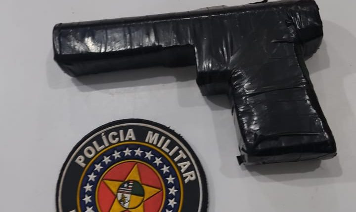 Dois homens acusados de praticar assalto com arma de fogo são presos pelo 21º BPM, no Tibiri
