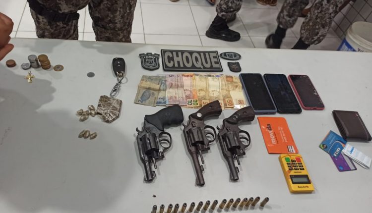 BPCHOQUE da PMMA apreende revólveres, munições e entorpecentes