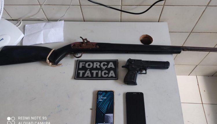 PMs do 17⁰BPM prendem dois homens acusados de assalto e apreendem duas armas de fogo em Codó