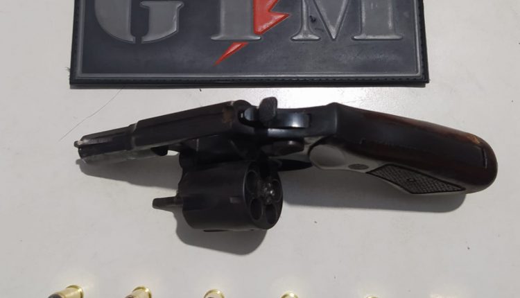 Polícia Militar conduz homem por porte ilegal de arma de fogo de uso permitido