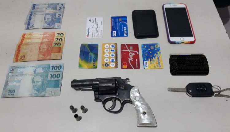 Polícia Militar apreende arma de fogo na Praia da Guia