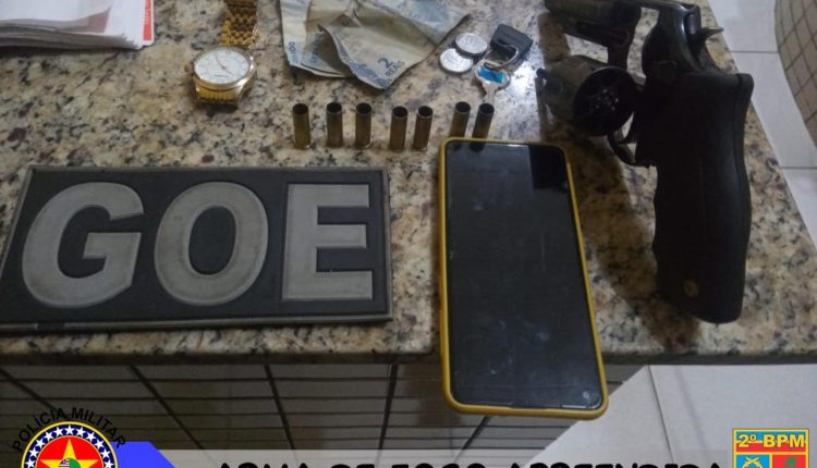 Policiais do 2º BPM prendem homem com arma de fogo, em Caxias-MA