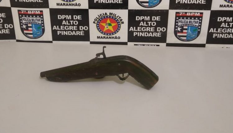 Arma de fogo apreendida e moto roubada recuperada por policiais do 7º BPM, em Alto Alegre do Pindaré