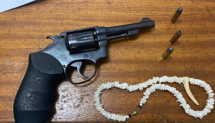 Policiais militares do 10º BPM apreendem arma de fogo em São Bento