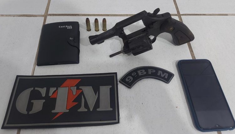 Polícia Militar apreende arma de fogo e recupera motocicleta tomada de assalto