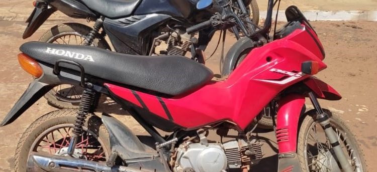 Polícias militares do 33° batalhão recuperam motocicleta com restrição de roubo em Colinas