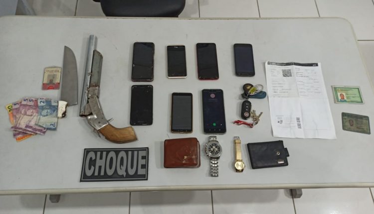 Três homens que portavam arma de fogo são presos por PMs do BPChoque logo após realizar assalto