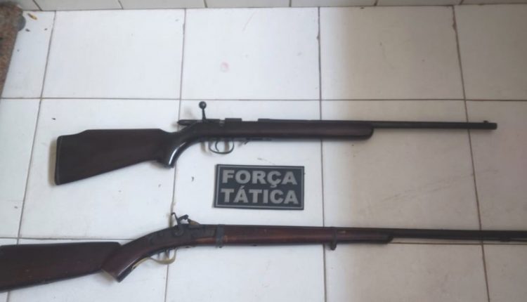 Policiais do 17º BPM apreendem duas armas de fogo e conduzem homem por ameaça em Codó