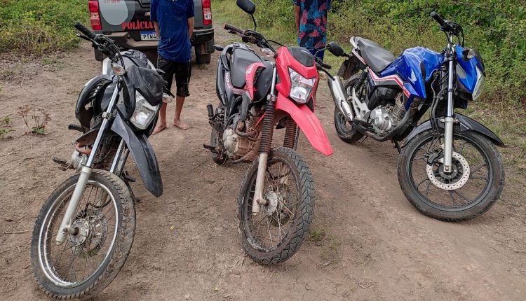 CINCO MOTOCICLETAS E UMA ARMA DE FOGO SÃO APREENDIDAS POR POLICIAIS MILITARES DO 15º BPM