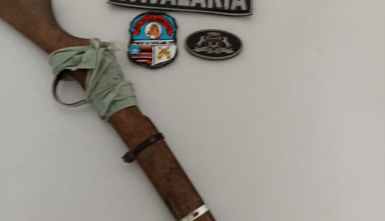 Policiais militares da Cavalaria apreendem arma de fogo no Centro de São Luis