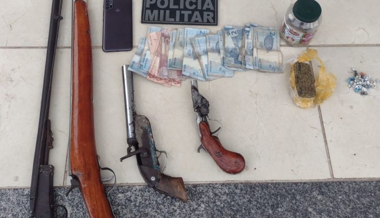 Quatro armas de fogo e substância semelhante a drogas apreendidas pela PM em Codó