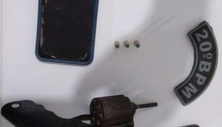 Polícia Militar prende assaltantes com arma de fogo e moto roubada no Bairro Parque Vitória