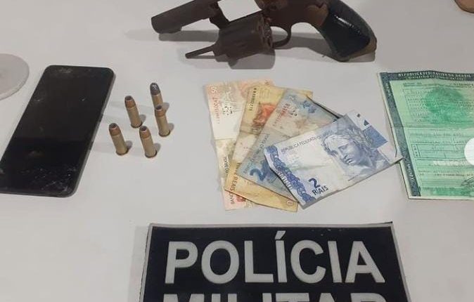 22º BPM prende dupla com arma de fogo no Bairro Paranã na região de Paço do Lumiar