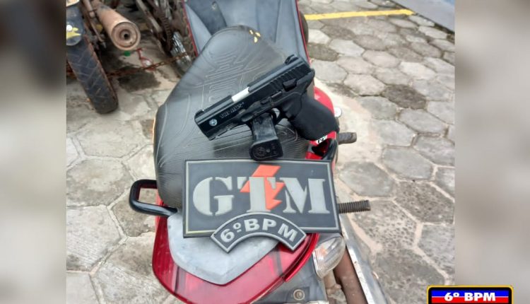 Polícia Militar prende dupla com veículo roubado e arma de fogo falsa em São Luís