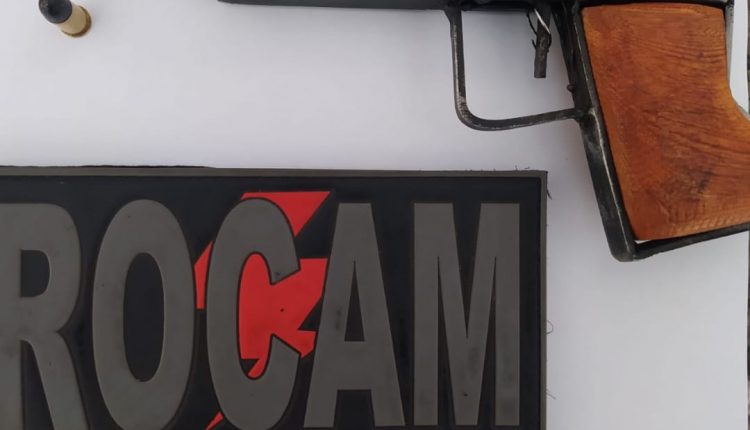 ROCAM/11°BPM CONDUZ HOMEM POR PORTE DE ARMA DE FOGO