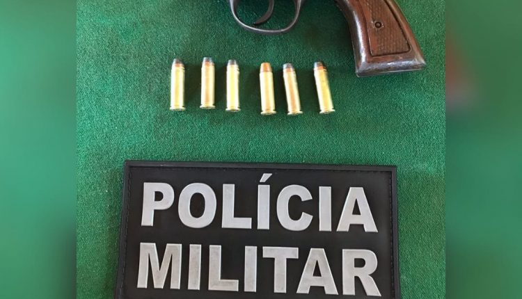 POLÍCIA MILITAR RETIRA DE CIRCULAÇÃO MAIS UMA ARMA DE FOGO E CONDUZ SUSPEITOS POR ASSALTO A ÔNIBUS