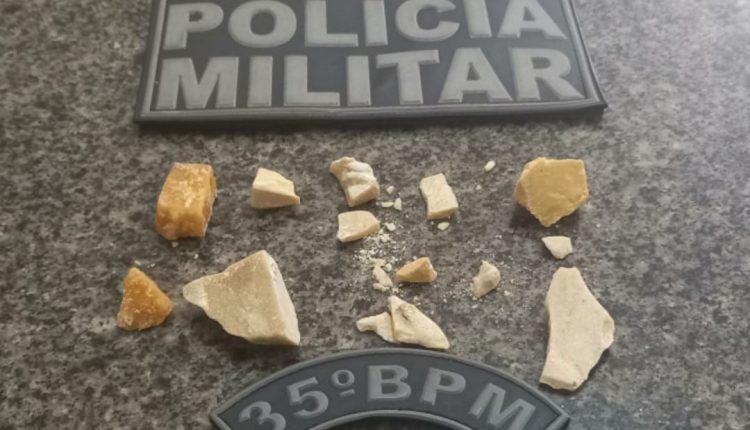 Policiais militares apreendem drogas e conduzem suspeitos de tráfico em São João dos Patos