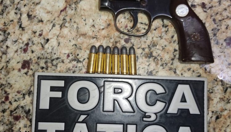 Polícia Militar retira mais uma arma de fogo de circulação durante operação Bairro Seguro em Caxias