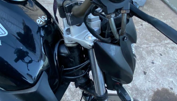 Policiais apreendem motocicleta com chassi raspado no Vicente Fialho