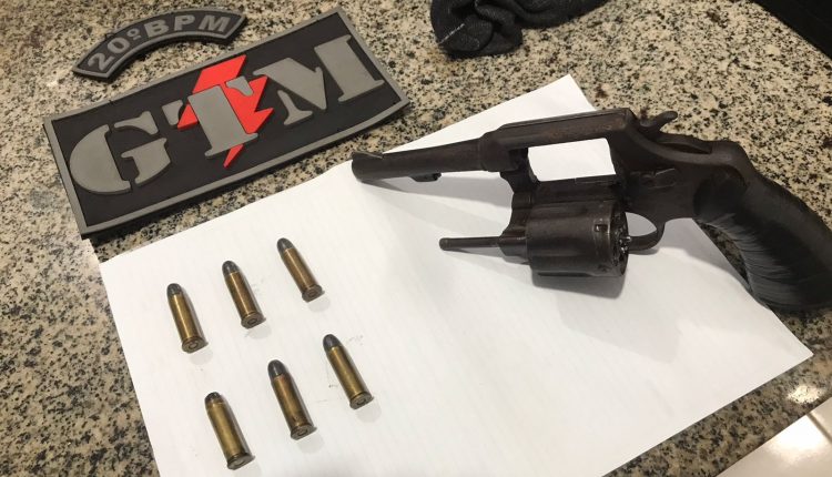 Grupo Tático da PMMA conduz suspeito e apreende arma de fogo no Bairro da Cohab