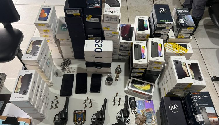 POLÍCIA MILITAR PRENDE SUSPEITOS DE ASSALTO A LOJA NA ESTRADA DE RIBAMAR