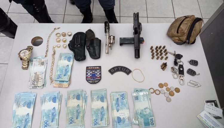 POLÍCIA MILITAR APREENDE DUAS ARMAS DE FOGO NO REVIVER