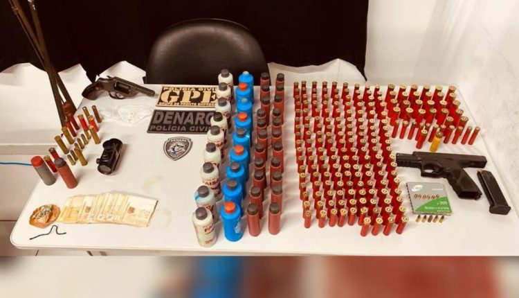 EM AÇÃO CONJUNTA POLÍCIA MILITAR E POLÍCIA CIVIL CUMPREM MANDADOS, APREENDEM ARMAS DE FOGO, ENTORPECENTES E REALIZAM PRISÕES NA CIDADE DE MATÕES