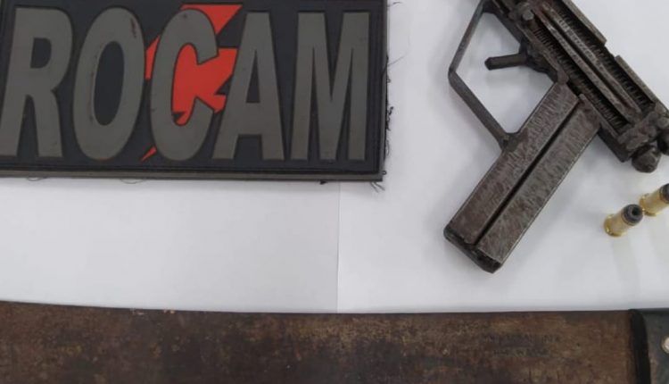 PMMA PRENDE DUPLA COM ARMA DE FOGO EM TIMON