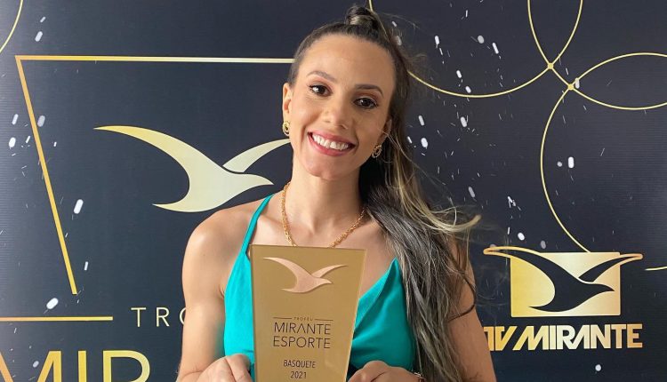 Cabo da PMMA Rayana Souza é premiada no Troféu Mirante Esporte 2021