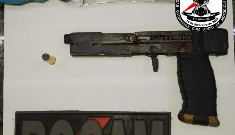 POLICIAIS DO 11°BPM FAZEM REVISTA EM TRIO E ENCONTRAM ARMA DE FOGO E FACA