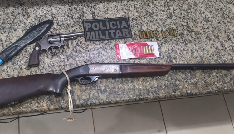 POLICIA MILITAR APREENDE 2 ARMAS DE FOGO EM BAR NO MUNICÍPIO DE SÃO DOMINGOS