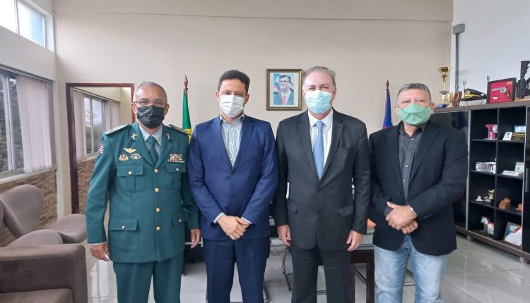 Desembargador Froz Sobrinho e o Procurador Geral do Estado Rodrigo Maia fazem visita ao Comandante Geral da PMMA