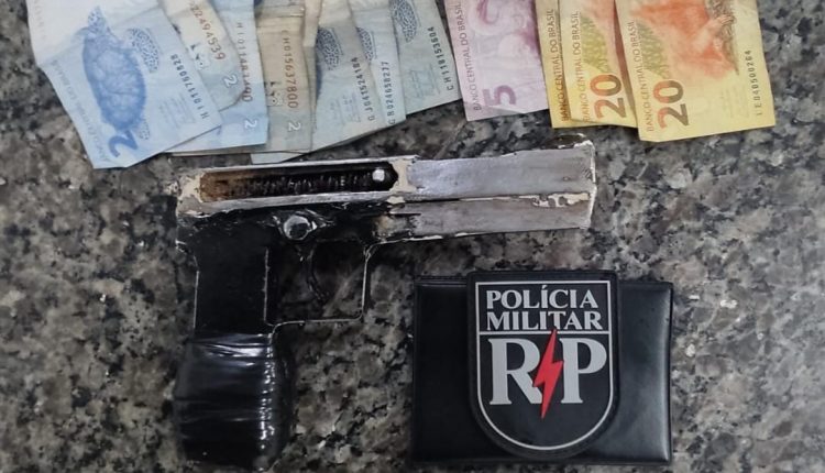 11º BPM APÓS PERSEGUIÇÃO PRENDE HOMEM COM ARMA DE FOGO