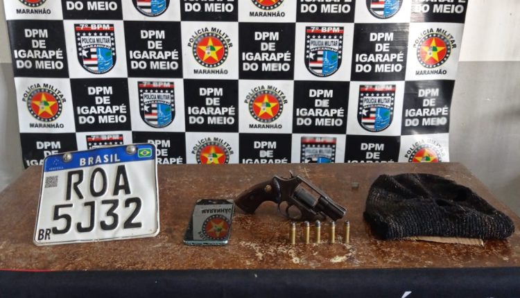 PMMA apreende arma de fogo, prende suspeito de roubo e recupera objetos roubados em Pindaré Mirim