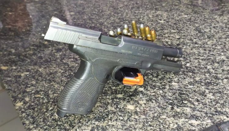 Polícia Militar recupera pistola, munições e prende suspeita do furto