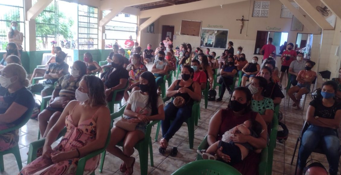 Palestra sobre o combate à violência contra a mulher.