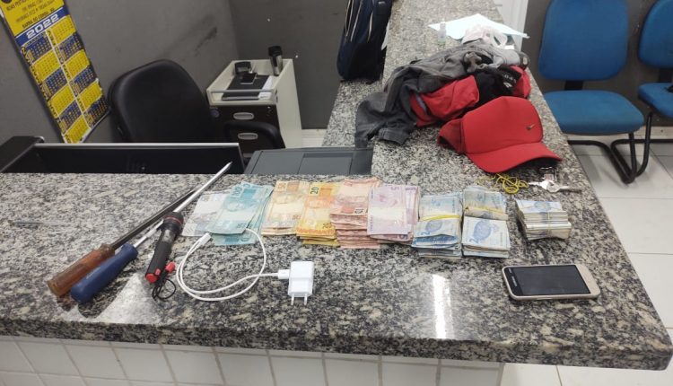 HOMEM SUSPEITO DE ARROMBAR ESCOLA É PRESO POR POLICIAIS MILITARES EM BACABAL