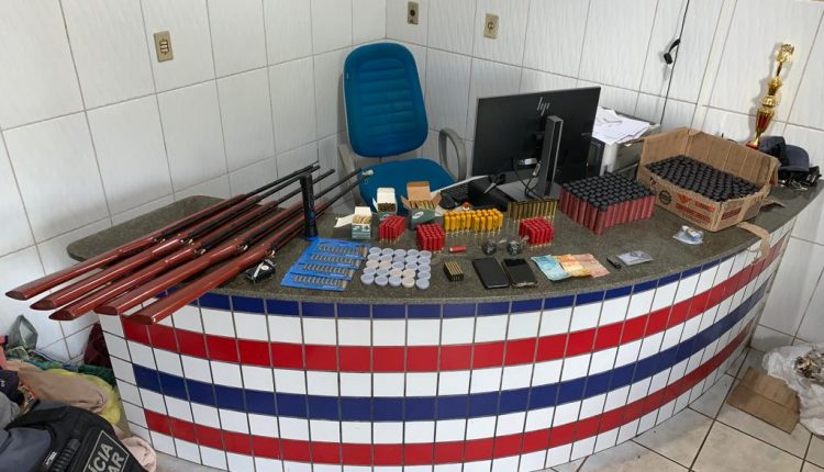 PMMA PRENDE SUSPEITO DE RECEPTAÇÃO DE ROUBO E APREENDE ARMA DE FOGO EM BREJO