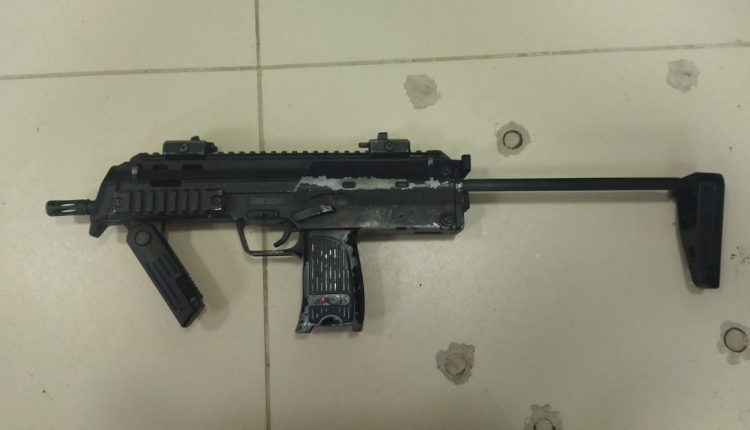 Ação rápida da PM prende três homens suspeitos de roubarem carro dos correios com simulacro de submetralhadora em São Luís