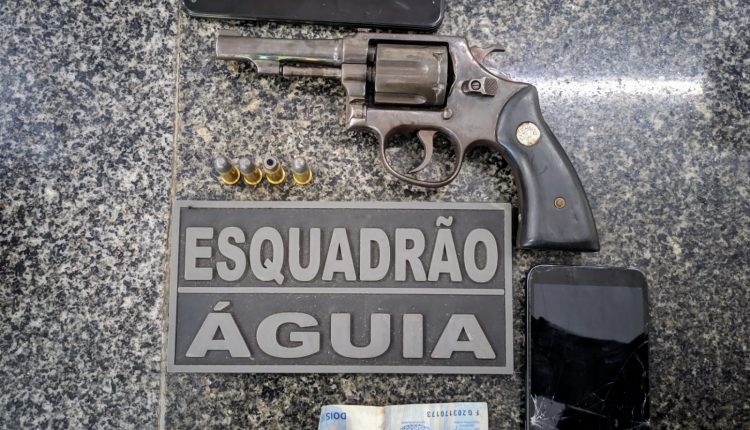 Polícia militar prende dupla por porte ilegal de arma de fogo na cidade de Chapadinha