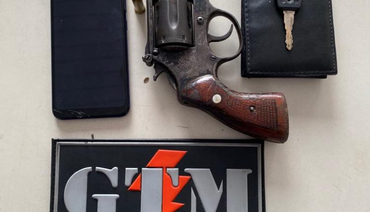 Polícia Militar prende dupla com arma de fogo no Bairro do João Paulo em São Luís