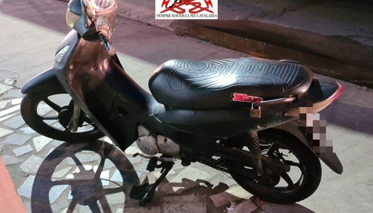 Policiais militares da Cavalaria recuperam motocicleta roubada no São Raimundo
