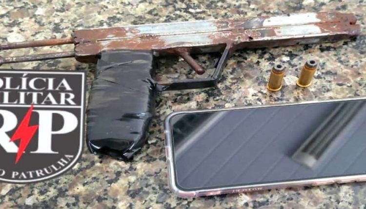 Policiais militares de folga prendem dois suspeitos, apreendem arma de fogo e produto de roubo